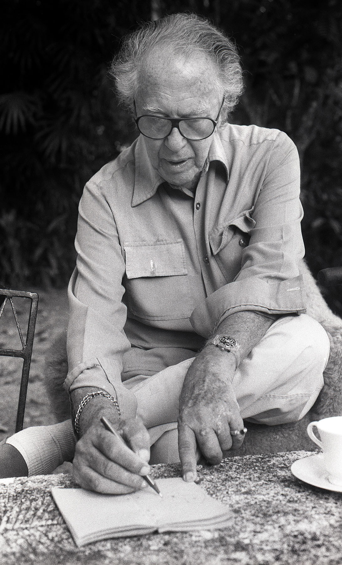 Geoffrey Bawa - in the garden at his home in Lunuganga.
circa June 1996