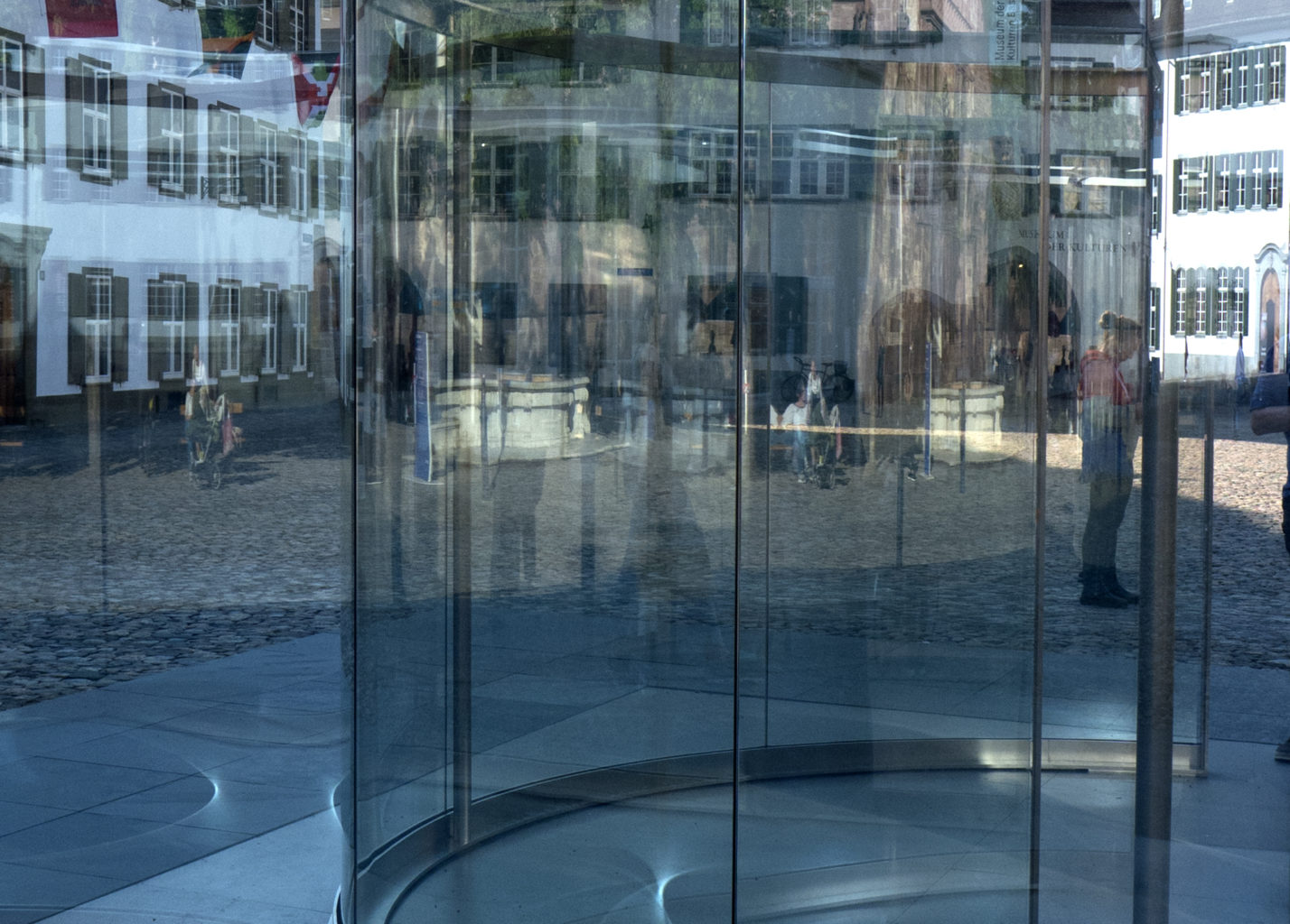 Dan Graham, Dancing Circles, 2018 © Kaspar Fischer