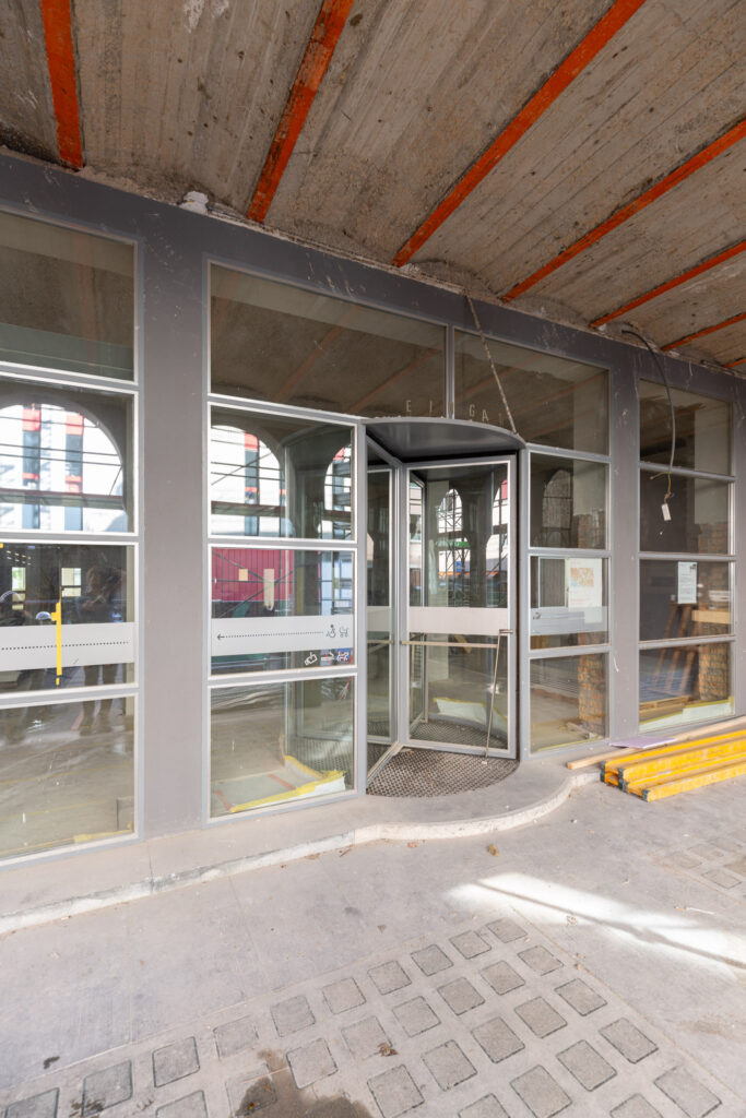 Die Eingangsfassade bleibt erhalten, der Zugang erfolgt weiterhin von der Utengasse. © Armin Schärer : Architektur Basel