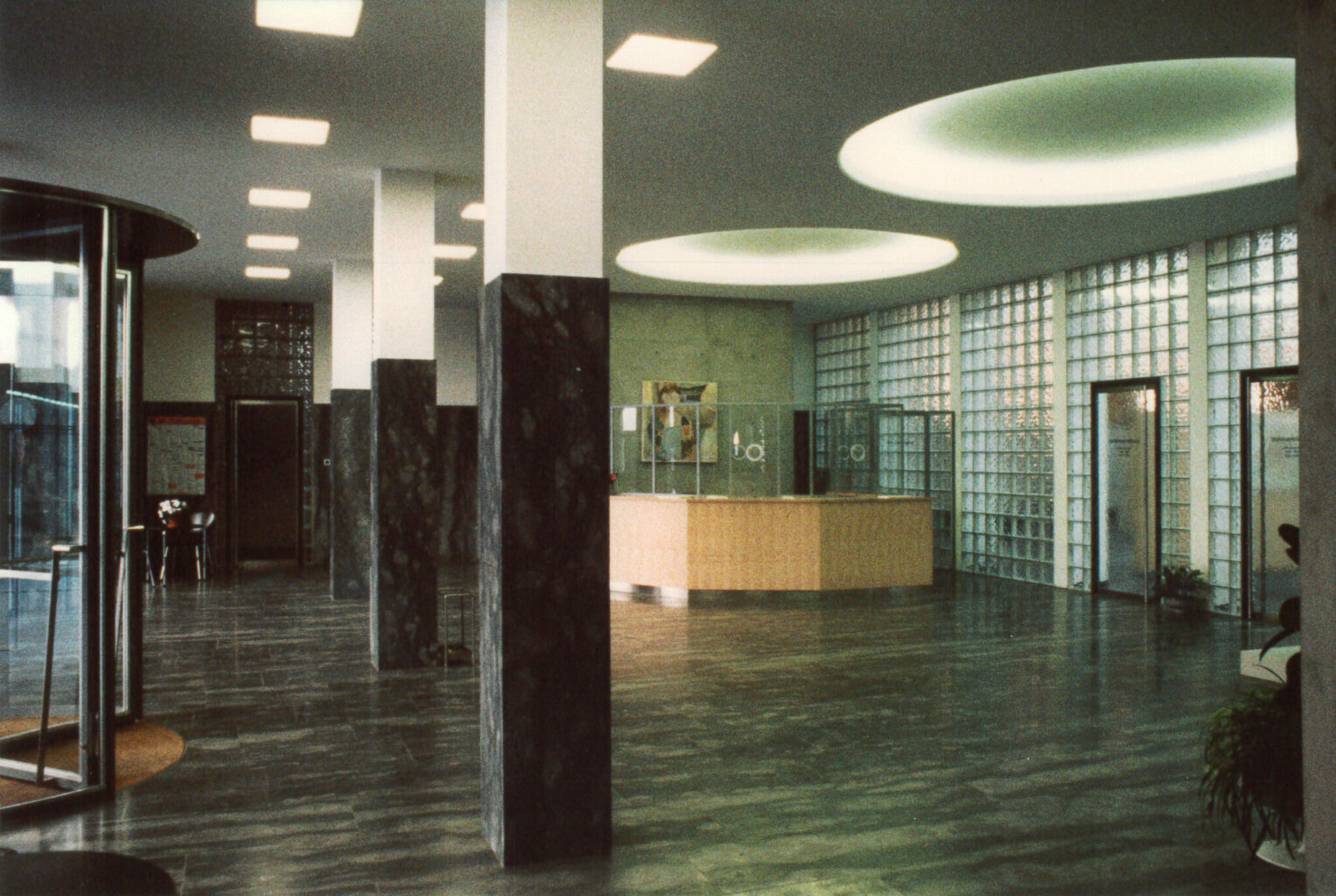 Der Eingang nach dem Umbau 1983/84 © Niggi Bräuning