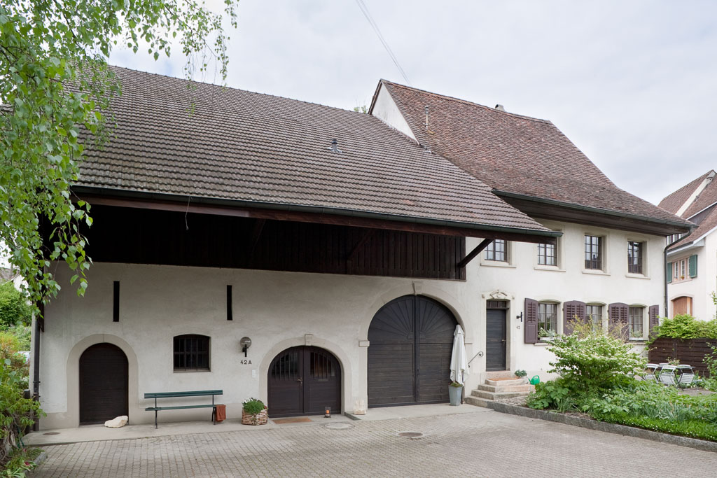 Eines der ältesten Bauernhäuser in Arisdorf, vor 1680/1822, Hauptstrasse 42+42a, Arisdorf © Börje Müller Fotografie