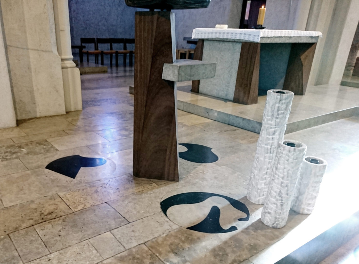 Jean Arp in der Kirche St. Peter und Paul in Oberwil © Architektur Basel