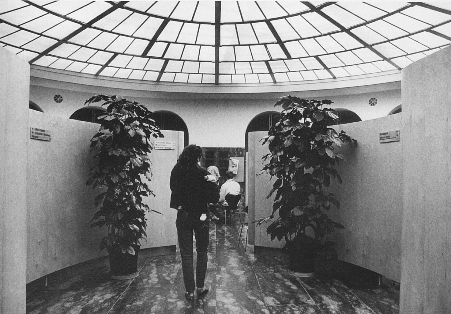 Die Wartehalle nach dem Umbau, 1983/84 © Vera Isler, Bottmingen