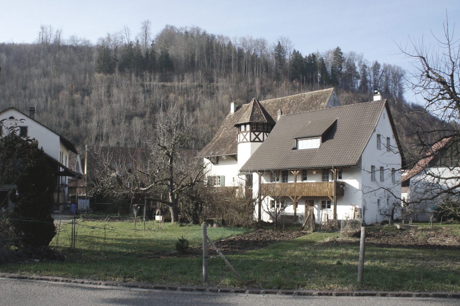 Neuhaus mit rückseitigen Treppenturm, Hölstein © Architektur Basel