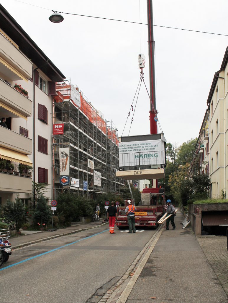 Los geht die Montage in der Homburgerstrasse