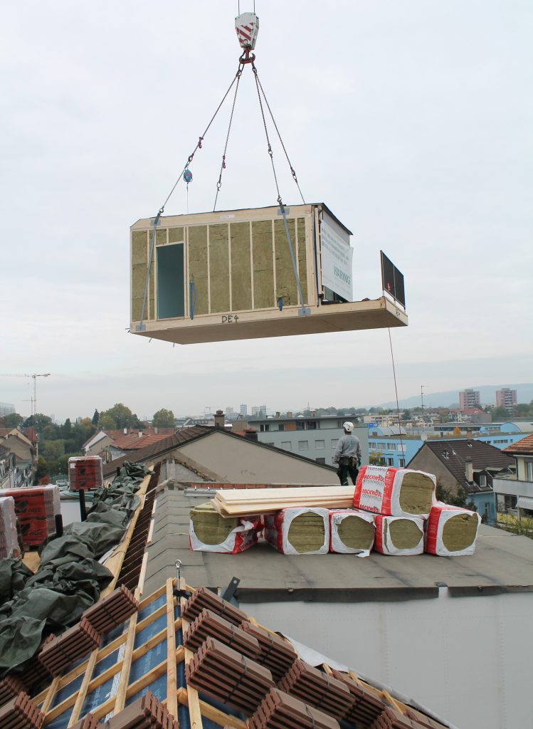 Holz-Modul im Anflug: Alles Gute kommt von oben...