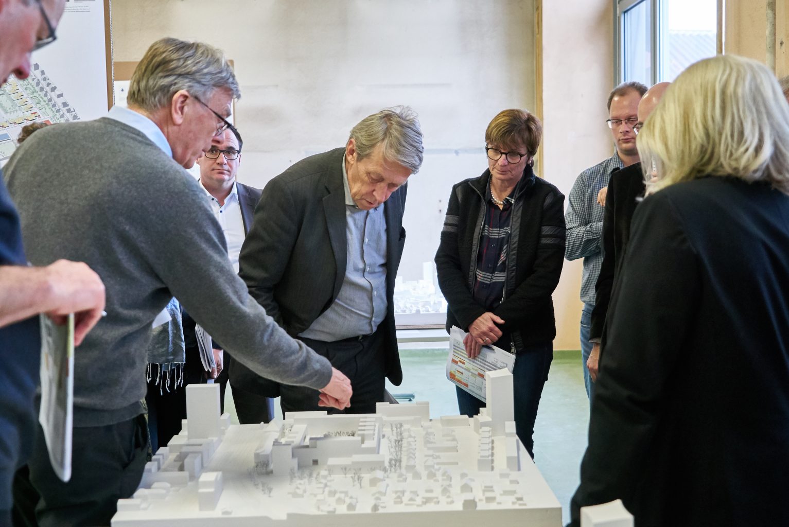 Jury am Gewinnermodell © foto-werk gmbh, Basel - Michael Fritschi