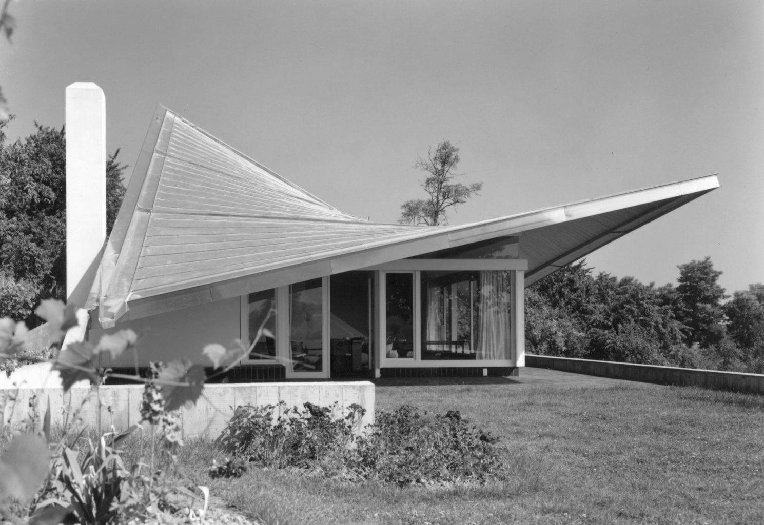 Felix Schwarz, Rolf Gutmann, Haus Vischer, Hégenheim, Haut-Rhin (F), 1960/61. Die extravagante Dachkonstruktion stammt von Ingenieur Heinz Hossdorf. Foto: Alexander von Steiger