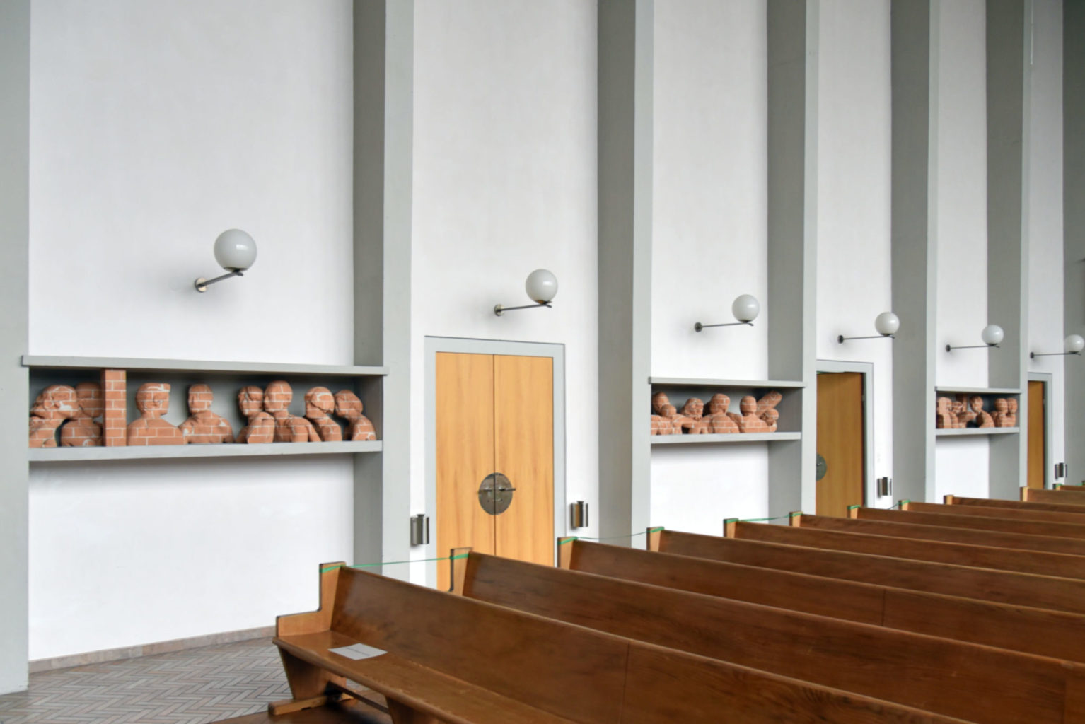 Die drei Bildräume zwischen den Pilastern der Christuskirche, Foto © Simon Heiniger / Architektur Basel