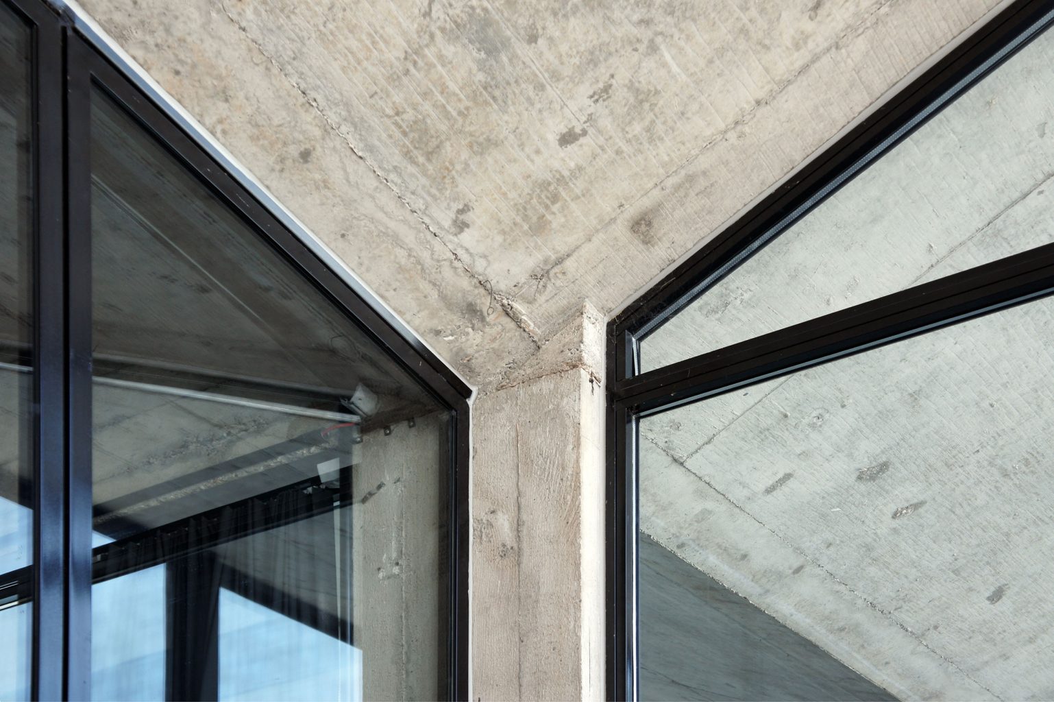 Robust und pragmatisch zugleich: Verbindungsdetail der Maurerhalle © Architektur Basel