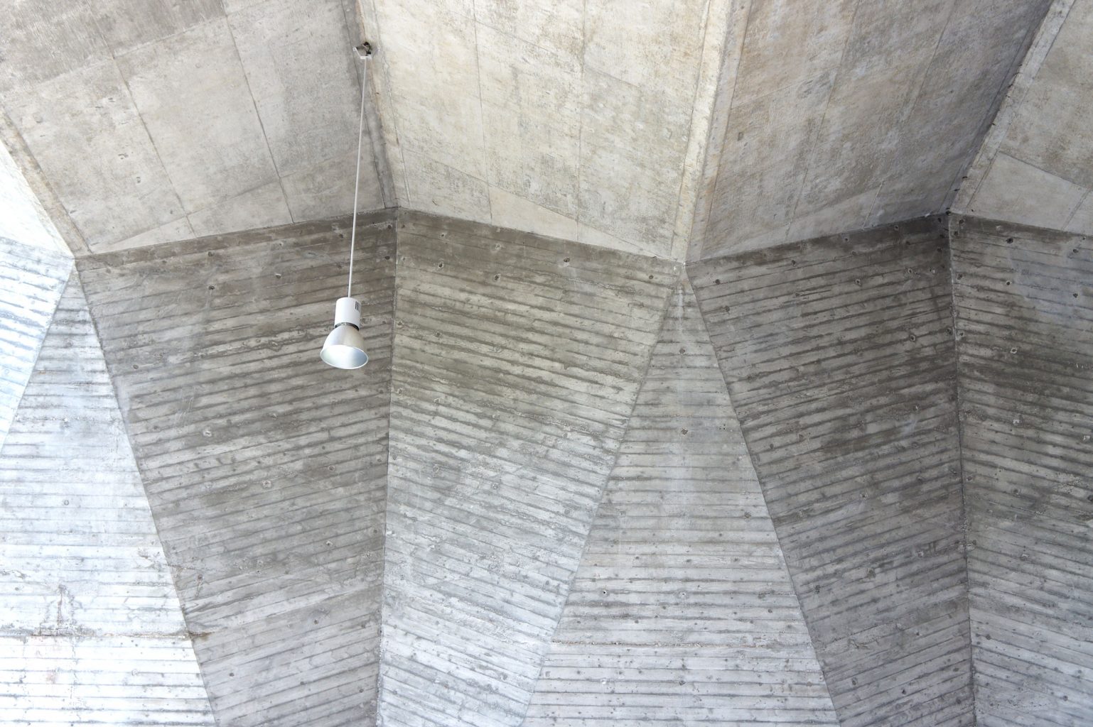 Das eindrückliche Betonfaltwerk von Hans Peter Baur © Architektur Basel
