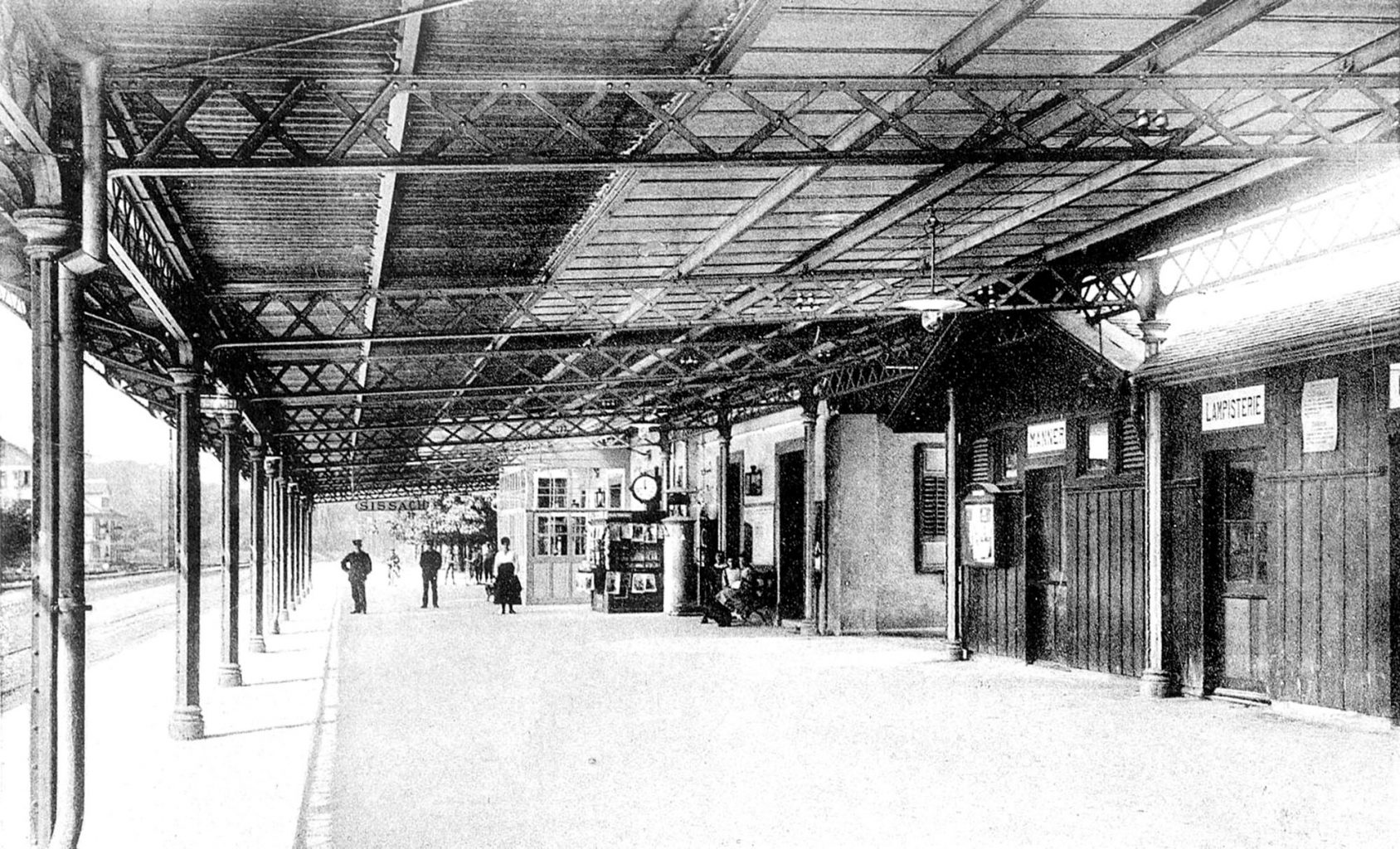 Stationsgebäude mit Perrondach in Sissach um 1912, Archiv Heinz Spinnler