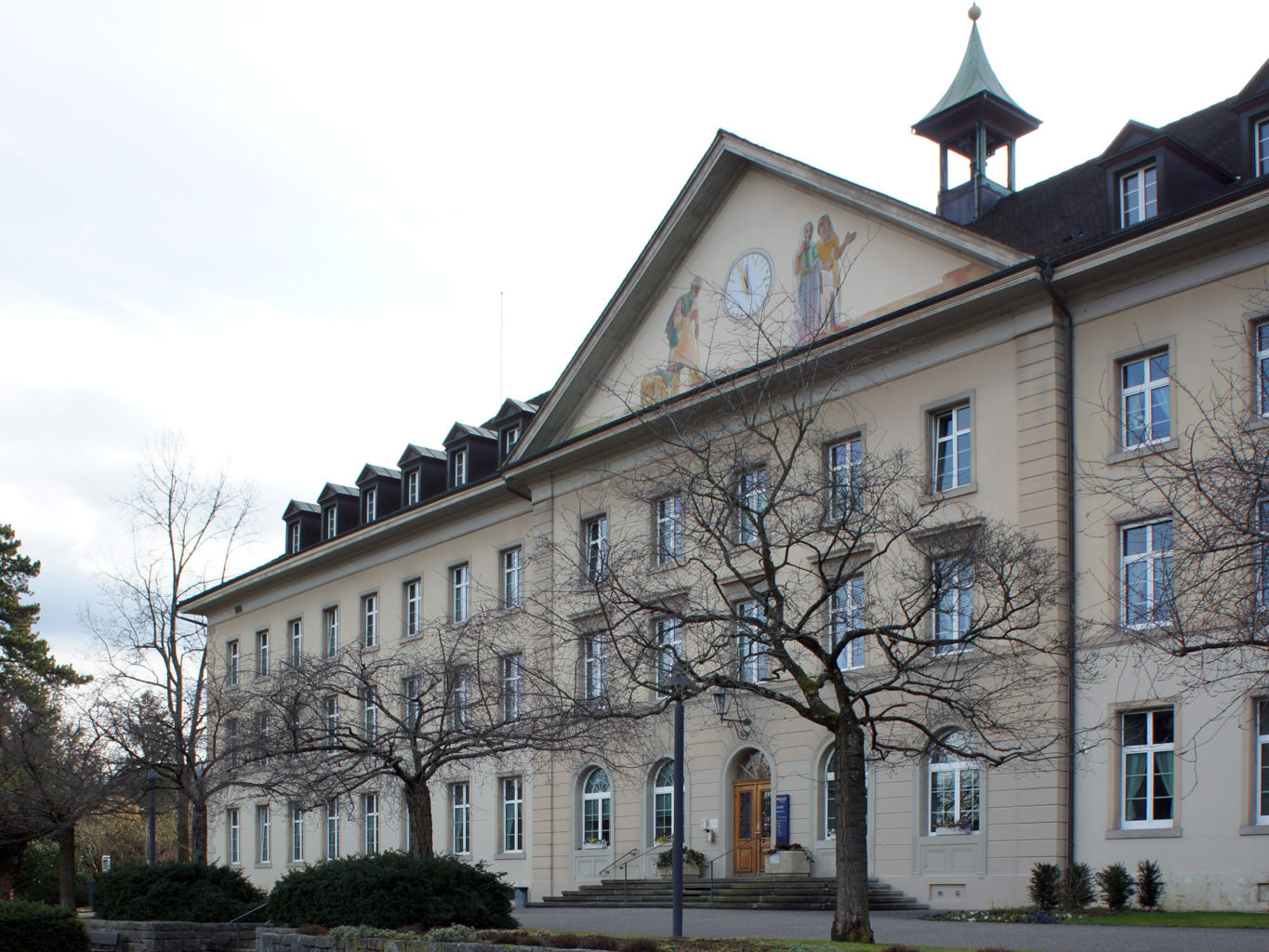 Eingangsfassade mit Mittelrisalit, Ehemaliges Kantonsspital, Liestal © Architektur Basel