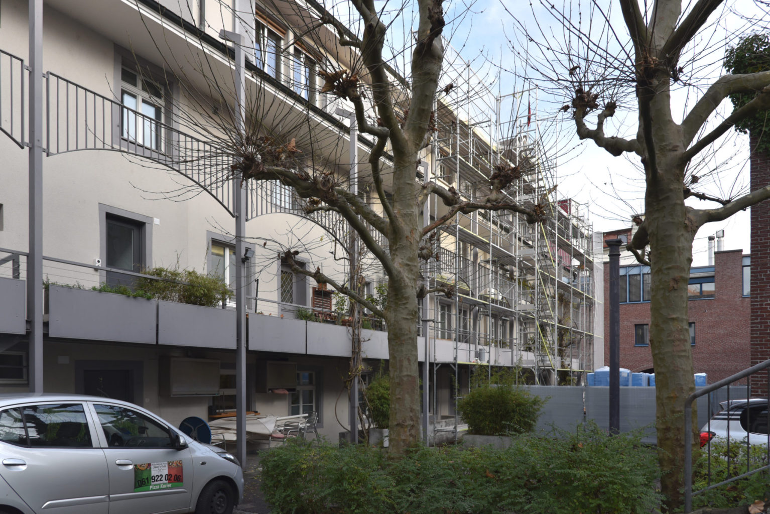 Die neuen Balkone werden hofseitig entstehen © Simon Heiniger / Architektur Basel