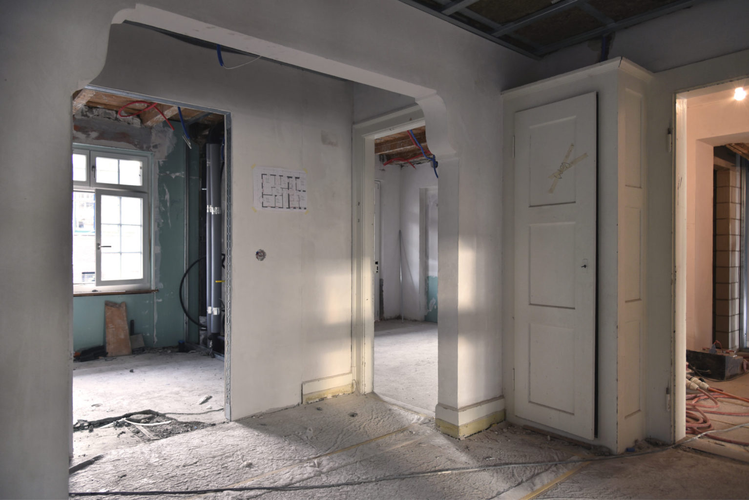 Ein wunderbarer Eingangsraum bildet das Zentrum der Wohnung © Simon Heiniger / Architektur Basel