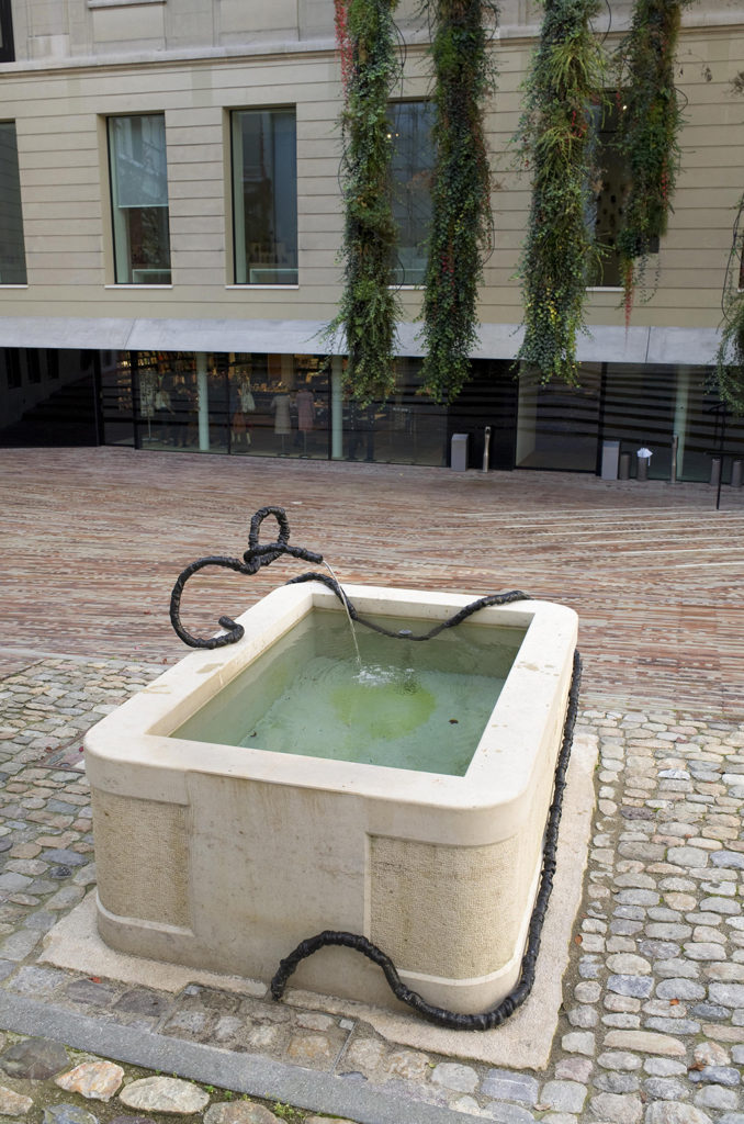 Tina Z'Rotz, Brunnen beim Museum der Kulturen Basel, 2014 | Foto: © Serge Hasenböhler, Basel