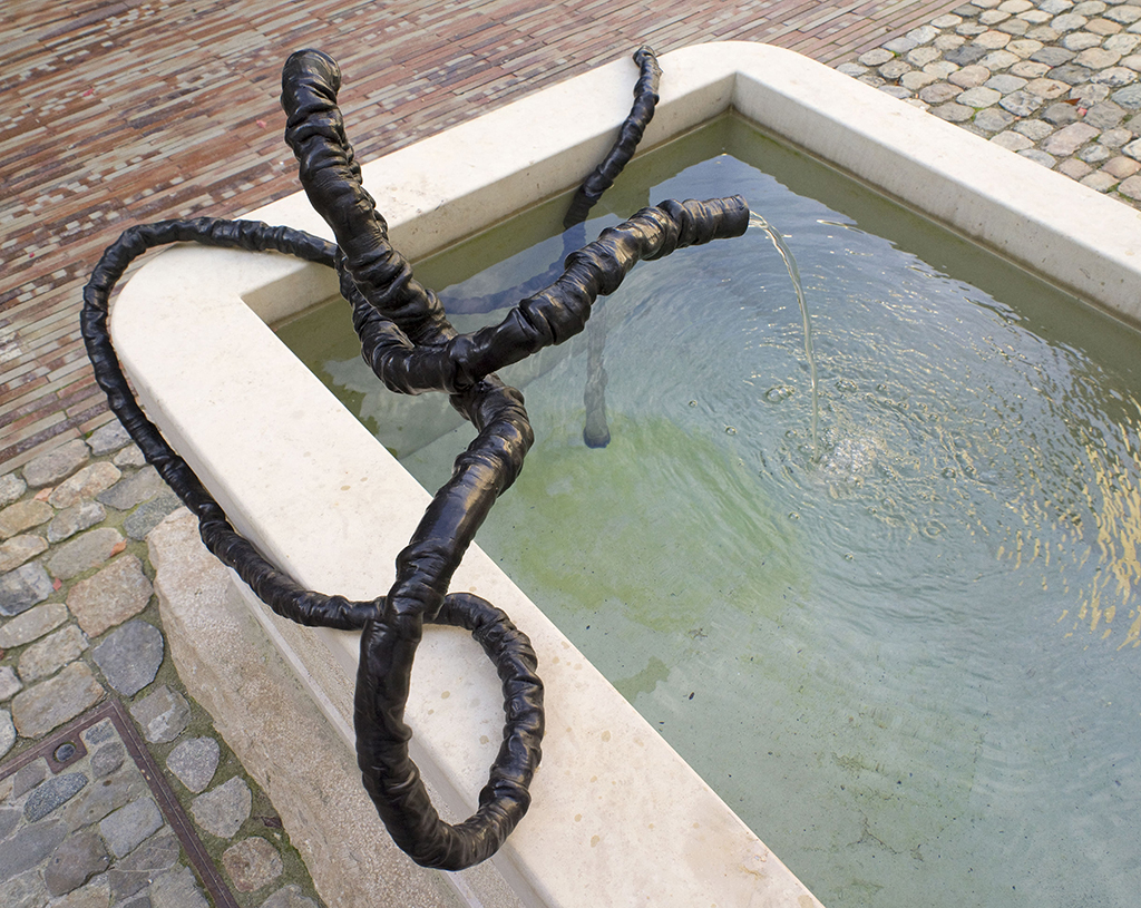Tina Z'Rotz, Brunnen beim Museum der Kulturen Basel, 2014 | Foto: © Serge Hasenböhler, Basel