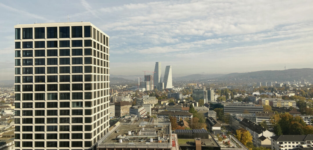 Von Turm zu Turm – der Blick aus dem 18. Geschoss des BIZ-Turms über die Stadt © Architektur Basel