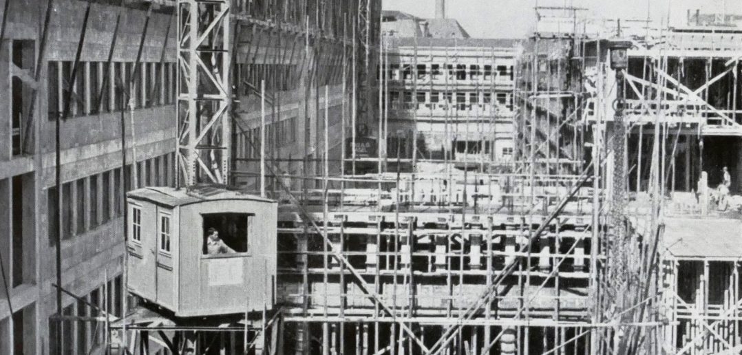 Bettenhaus mit Zwischenbauten und Behandlungsbau Herbst 1942 © Paul Butscher