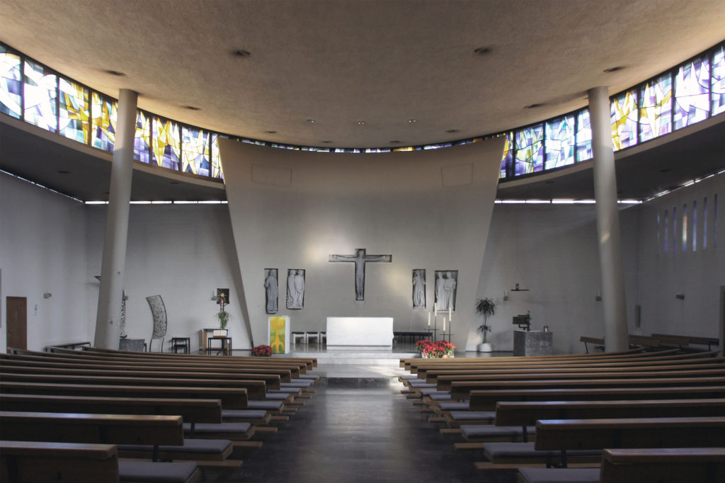 Geschwungener Innenraum, Römisch-katholische Kirche Bruder Klaus, Liestal © Simon Heiniger / Architektur Basel