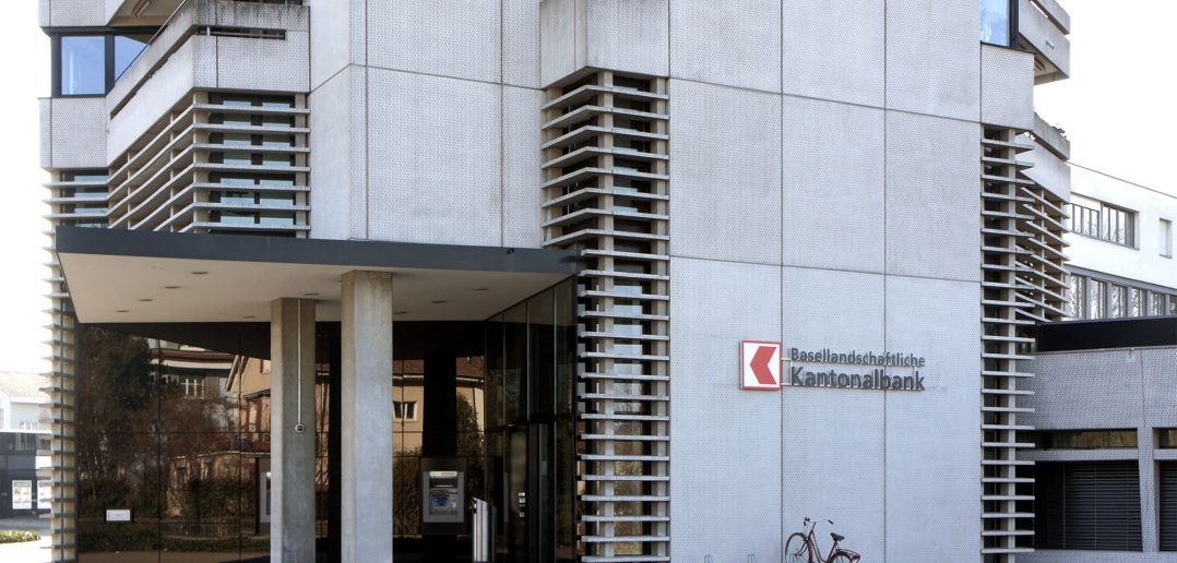 Büro- und Wohnhochhaus, Bürogeschosse hinter horizontalen Lamellen, Muttenz © Architektur Basel