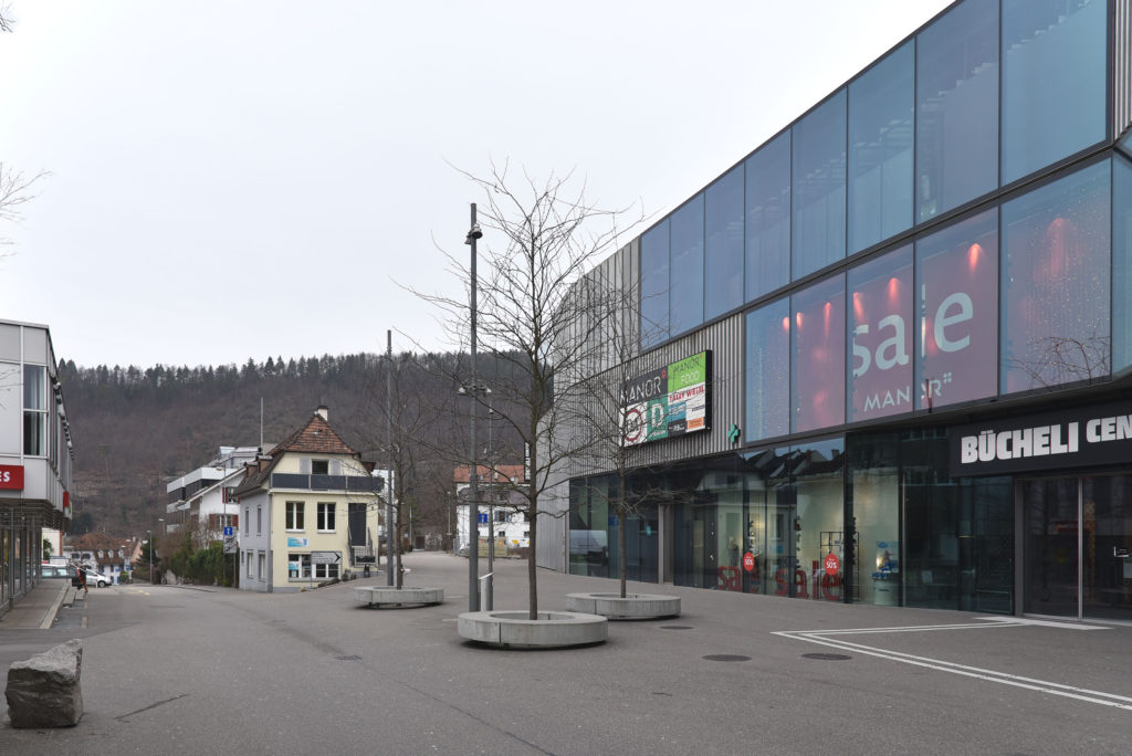 Werbung – wo bleibt das Gebäude?, Bücheli-Center, Liestal © Architektur Basel