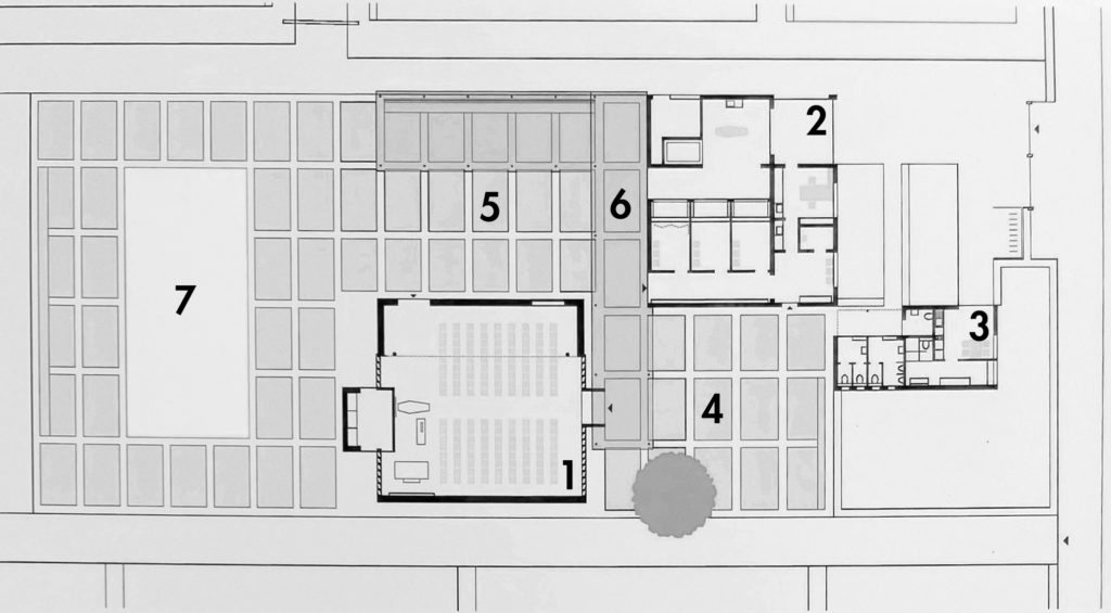 Erweiterung von 2003 durch Hans Ruedi Bühler, 1. Abdankungskapelle, 2. Aufbahrungshalle, 3. Dienstgebäude, 4. «Vorhof», 5. «Besinnungshof», 6. Arkade, 7. Wasserbecken