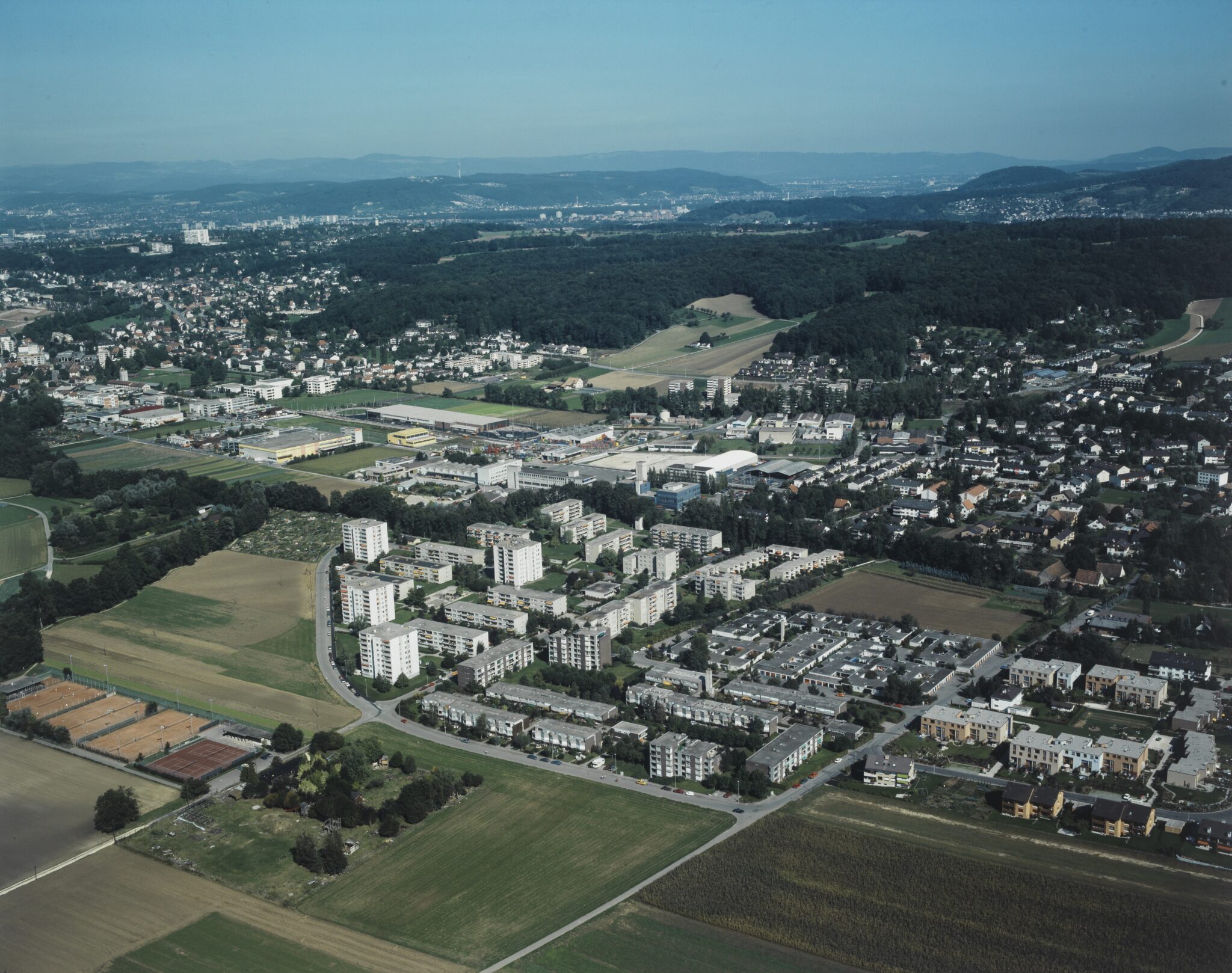 © ETH-Bibliothek Bildarchiv (detaillierte Angabe: ETH-Bibliothek Zürich, Bildarchiv/Stiftung Luftbild Schweiz / Fotograf: Swissair Photo AG / LBS_L1-835221 / CC BY-SA 4.0)