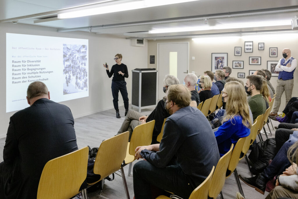 Veranstaltung Shoppi Tivoli, Spreitenbach: Referat „Ladendesign und Besucherführungen“ durch Barbara Holzer, Holzer Kobler Architekturen © Fotografie René Rötheli, Baden