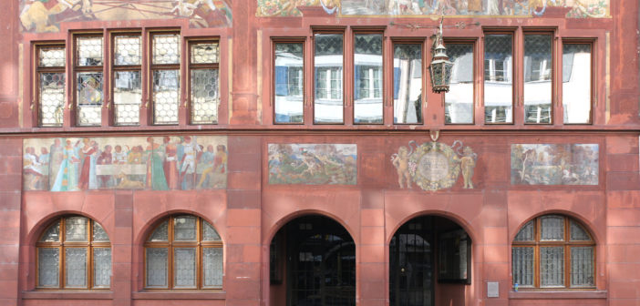 Hauptfassade zur Rathausstrasse © Simon Heiniger / Architektur Basel