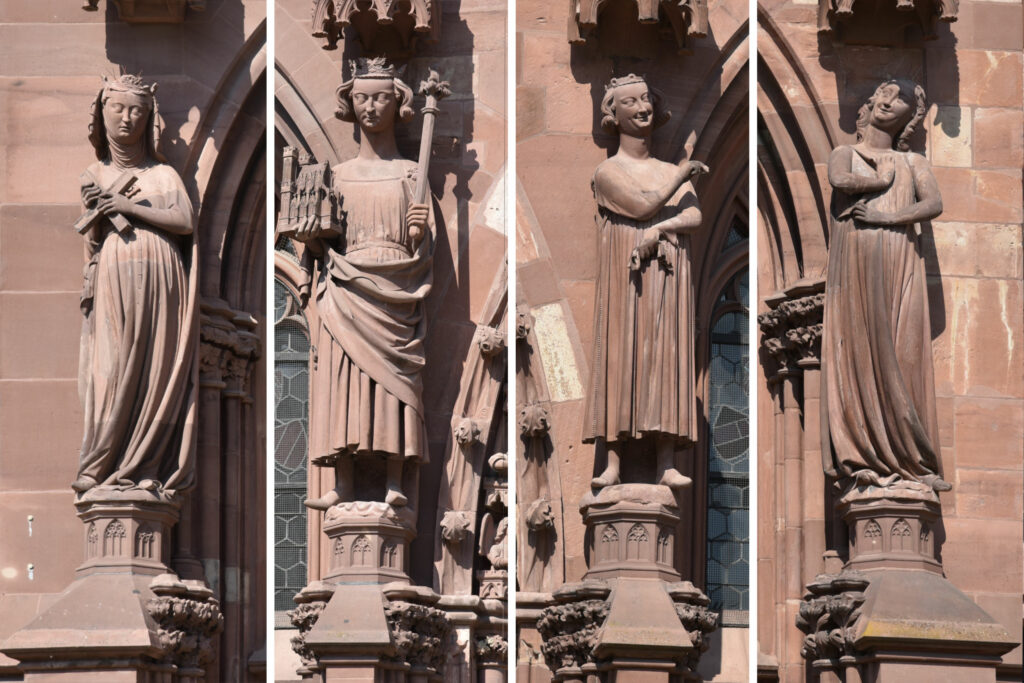 Links: Kaiserin Kunigunde von Luxemburg und ihr Gemahl Kaiser Heinrich II. Rechts: Der «Fürst der Welt» verführt die törichte Jungfrau © Simon Heiniger / Architektur Basel